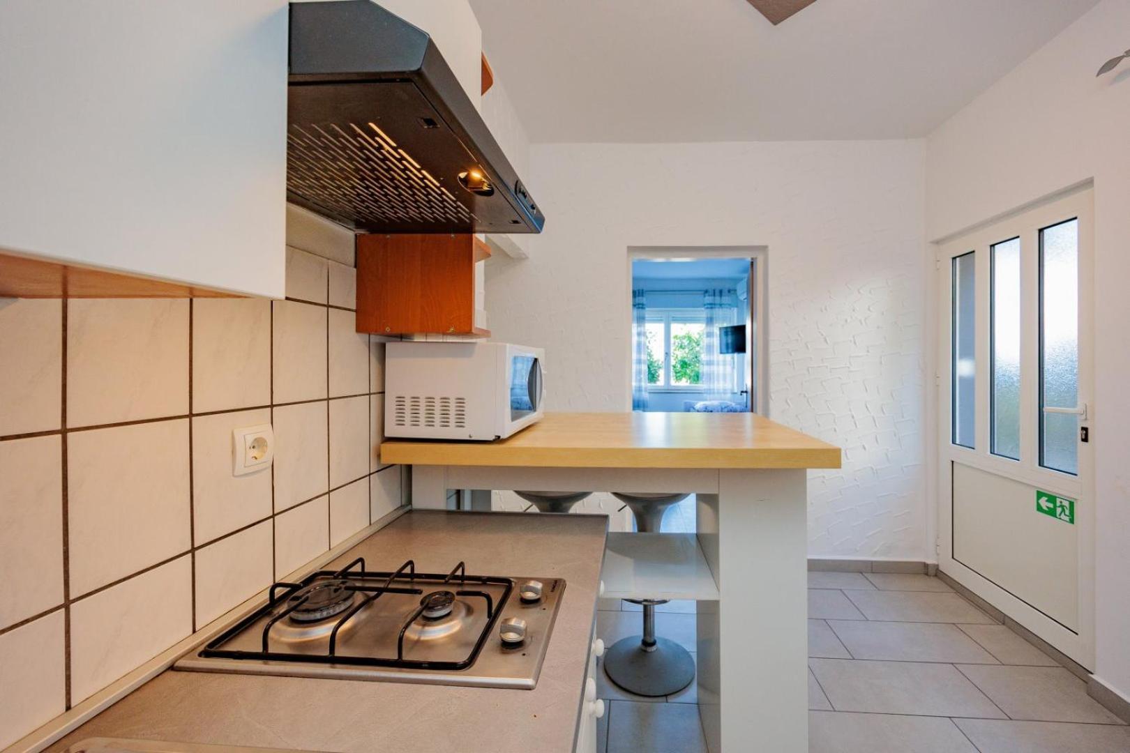 Crowonder Lucky Holiday House With Pool And Patio 30 Meters From The Beach Zadar Exterior foto