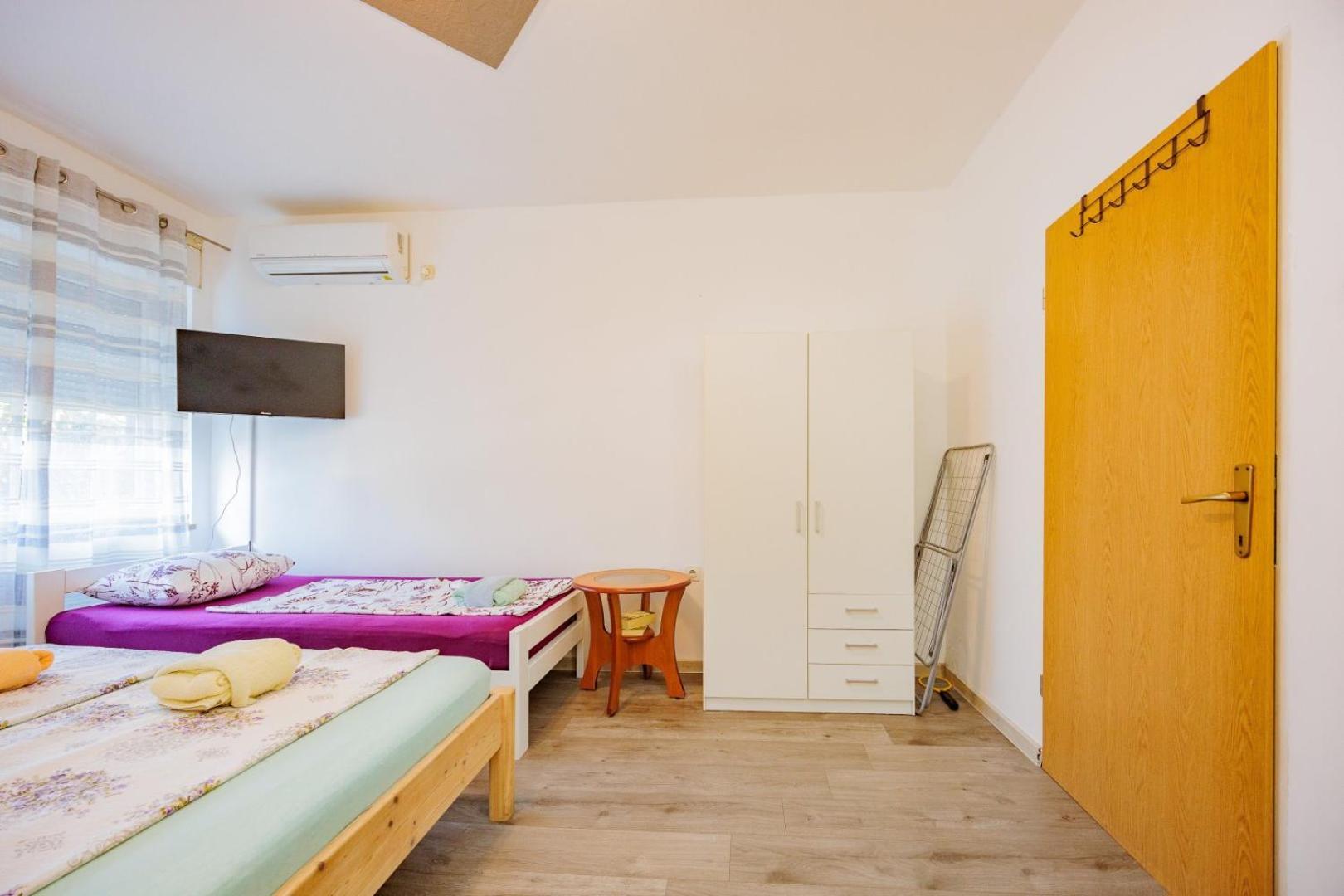 Crowonder Lucky Holiday House With Pool And Patio 30 Meters From The Beach Zadar Exterior foto