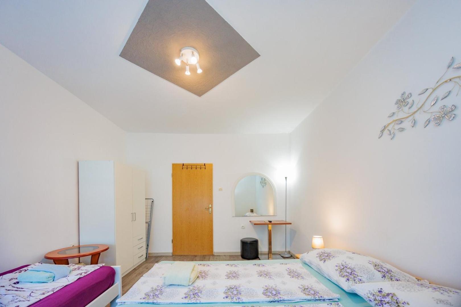 Crowonder Lucky Holiday House With Pool And Patio 30 Meters From The Beach Zadar Exterior foto