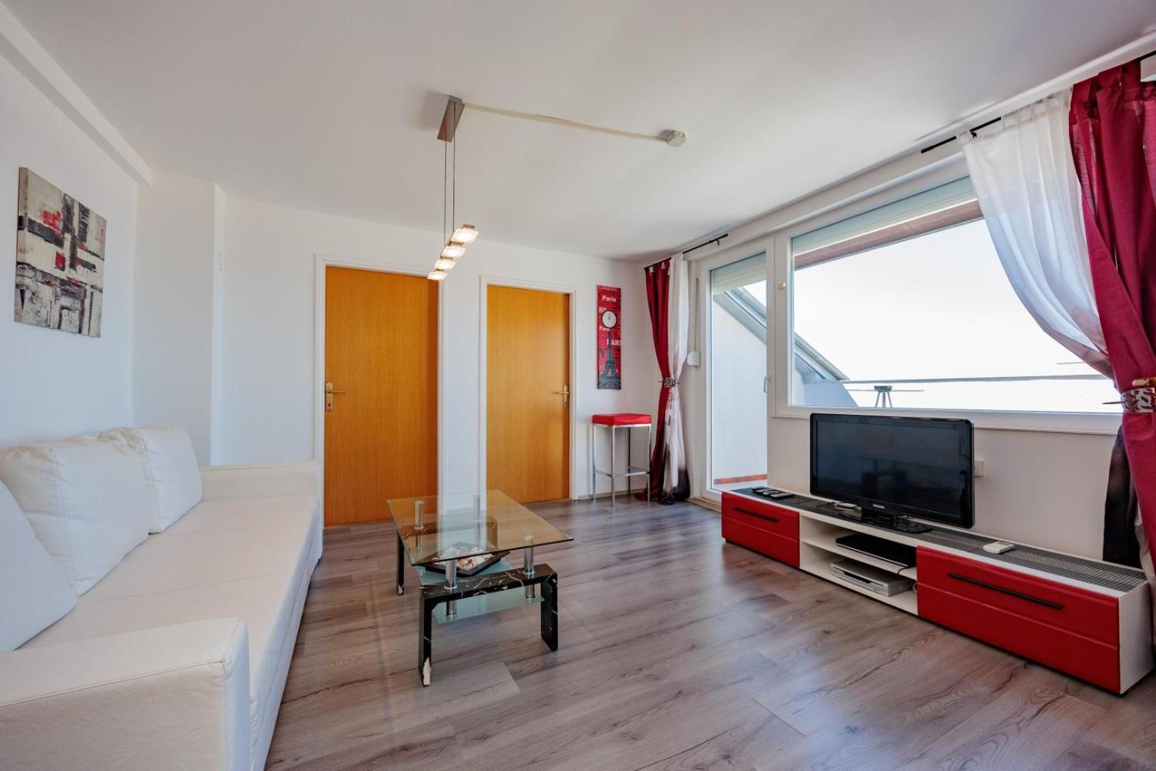 Crowonder Lucky Holiday House With Pool And Patio 30 Meters From The Beach Zadar Exterior foto