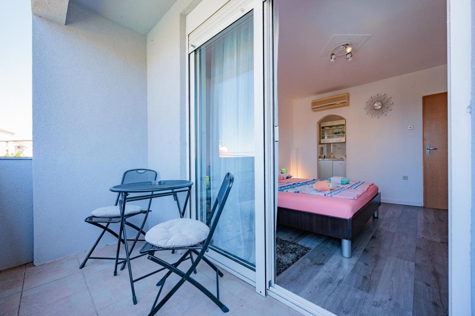 Crowonder Lucky Holiday House With Pool And Patio 30 Meters From The Beach Zadar Exterior foto