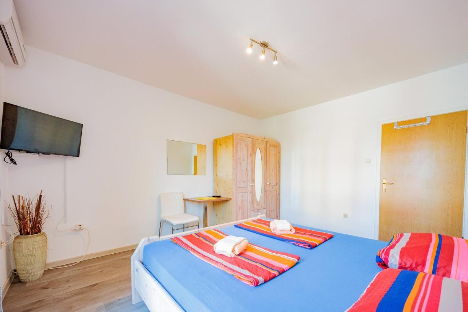 Crowonder Lucky Holiday House With Pool And Patio 30 Meters From The Beach Zadar Exterior foto