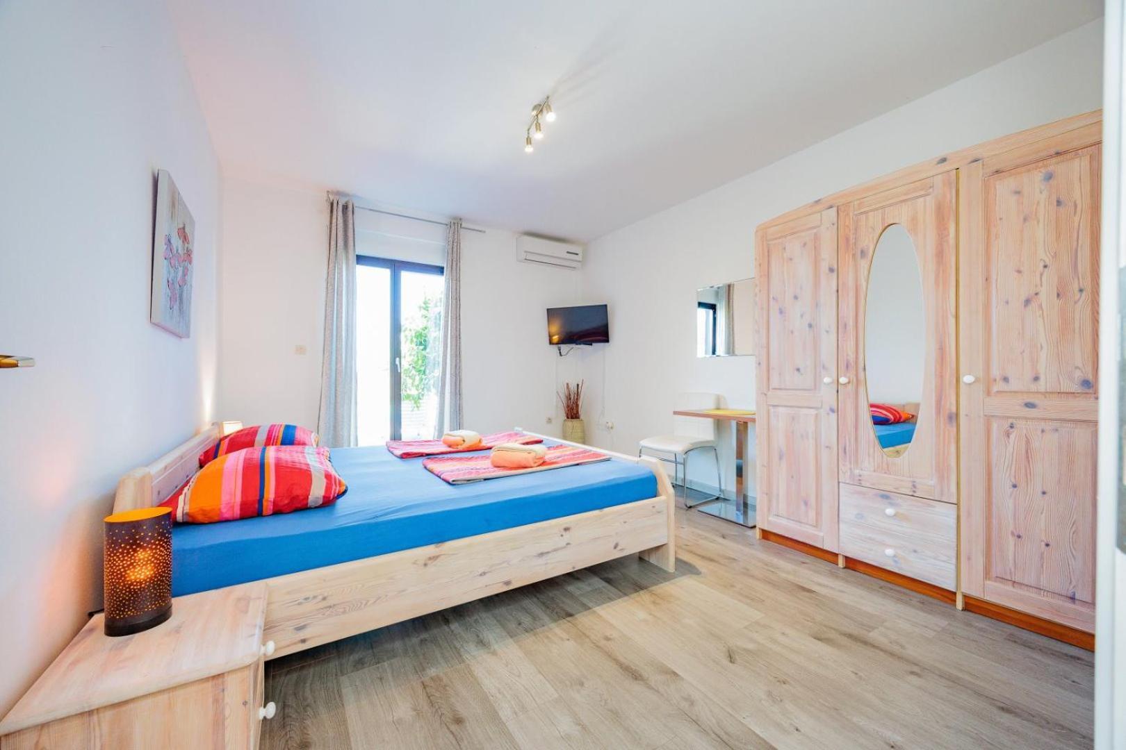 Crowonder Lucky Holiday House With Pool And Patio 30 Meters From The Beach Zadar Exterior foto