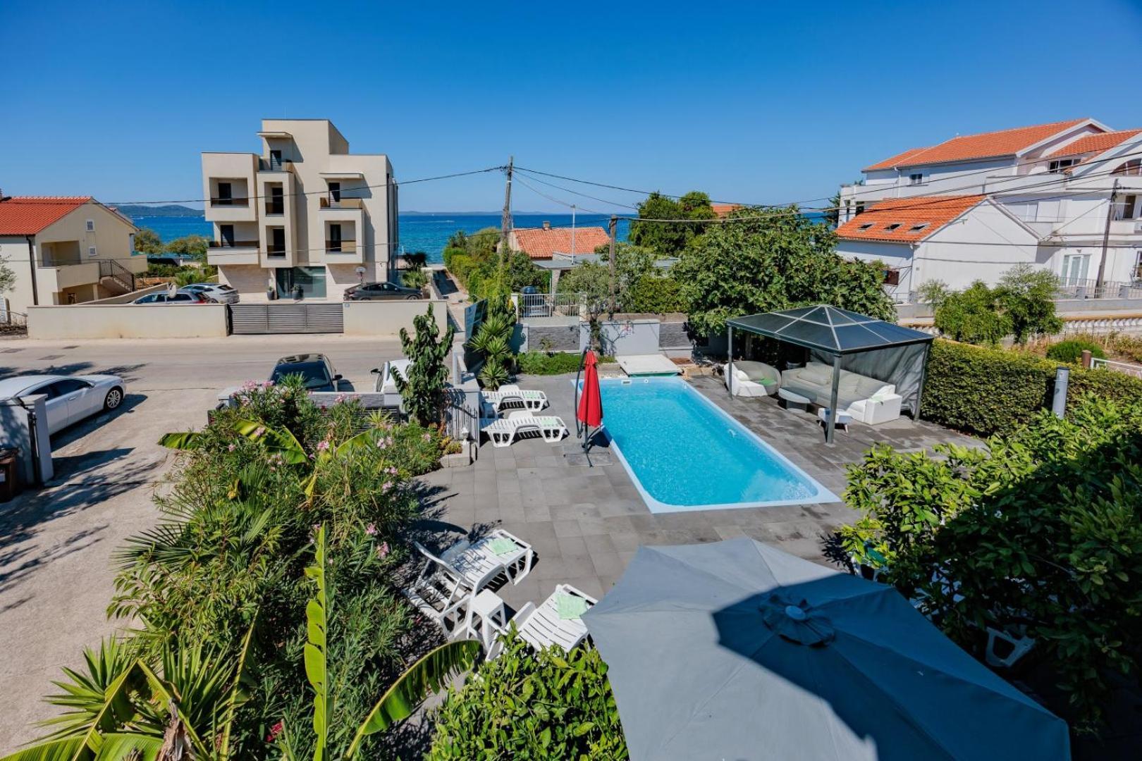 Crowonder Lucky Holiday House With Pool And Patio 30 Meters From The Beach Zadar Exterior foto