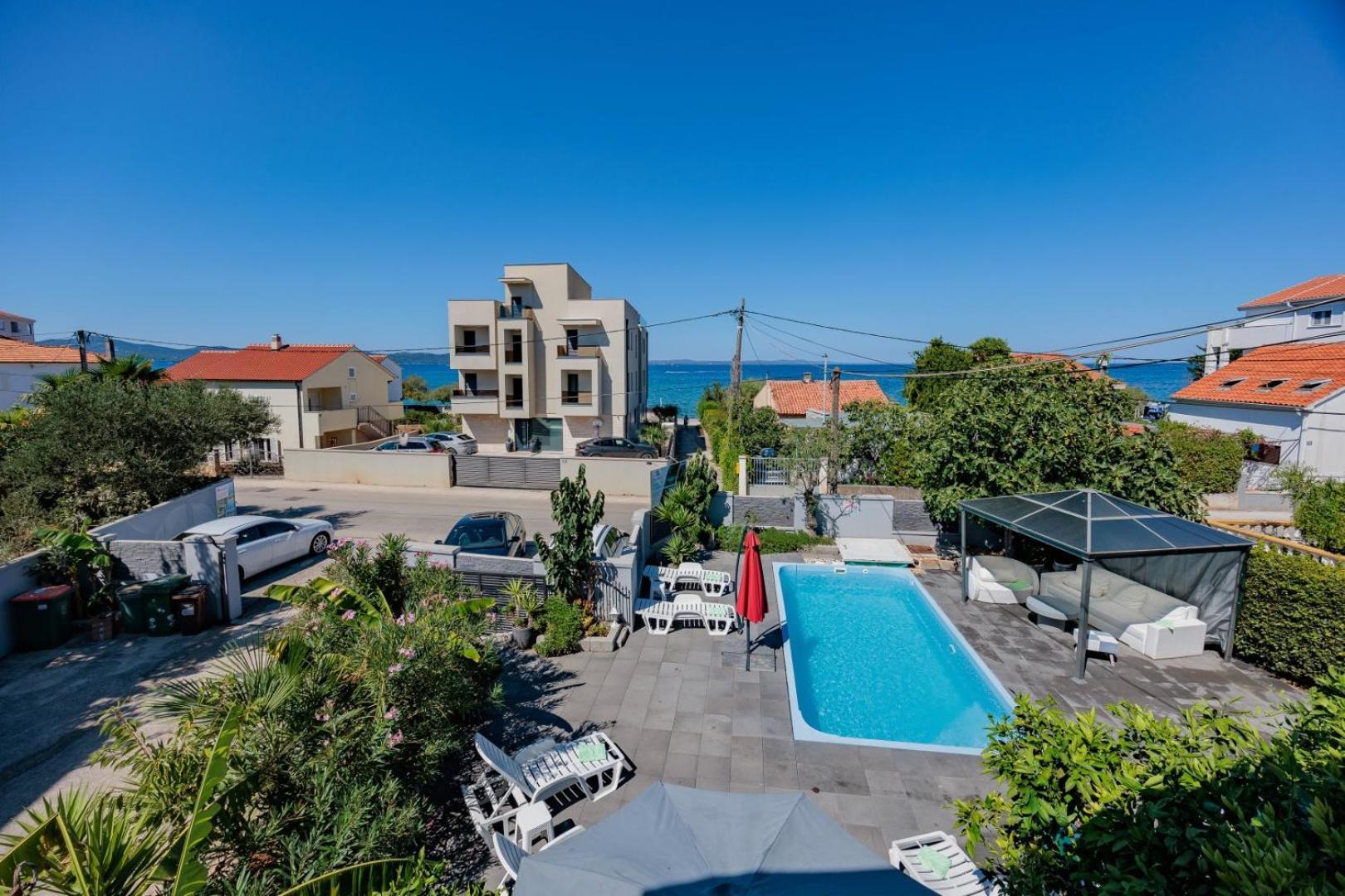 Crowonder Lucky Holiday House With Pool And Patio 30 Meters From The Beach Zadar Exterior foto