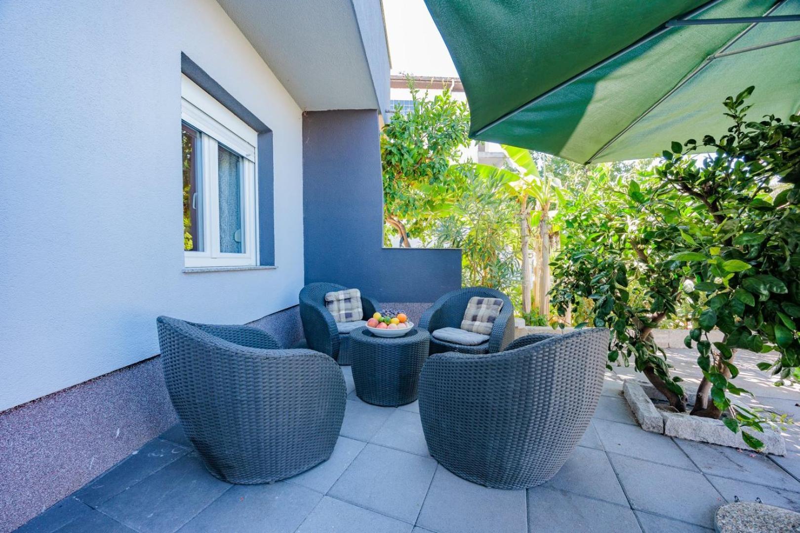 Crowonder Lucky Holiday House With Pool And Patio 30 Meters From The Beach Zadar Exterior foto