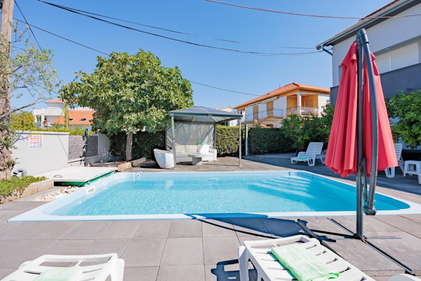 Crowonder Lucky Holiday House With Pool And Patio 30 Meters From The Beach Zadar Exterior foto