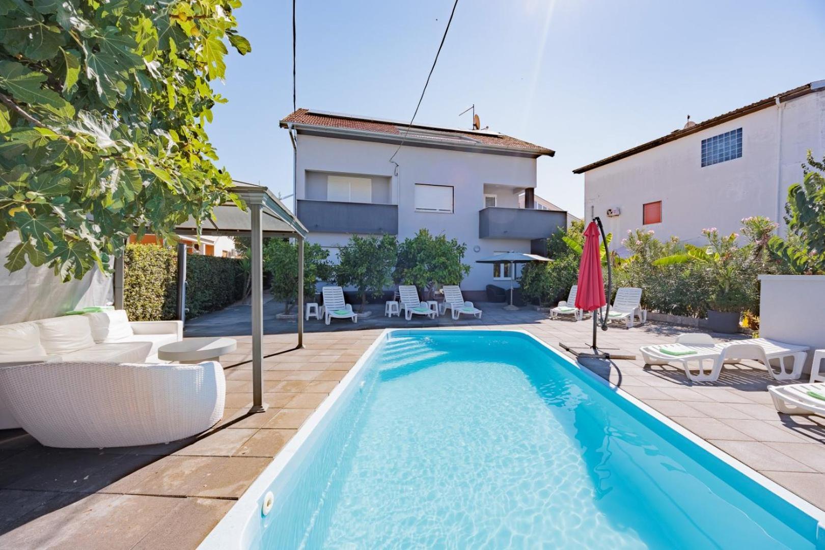Crowonder Lucky Holiday House With Pool And Patio 30 Meters From The Beach Zadar Exterior foto
