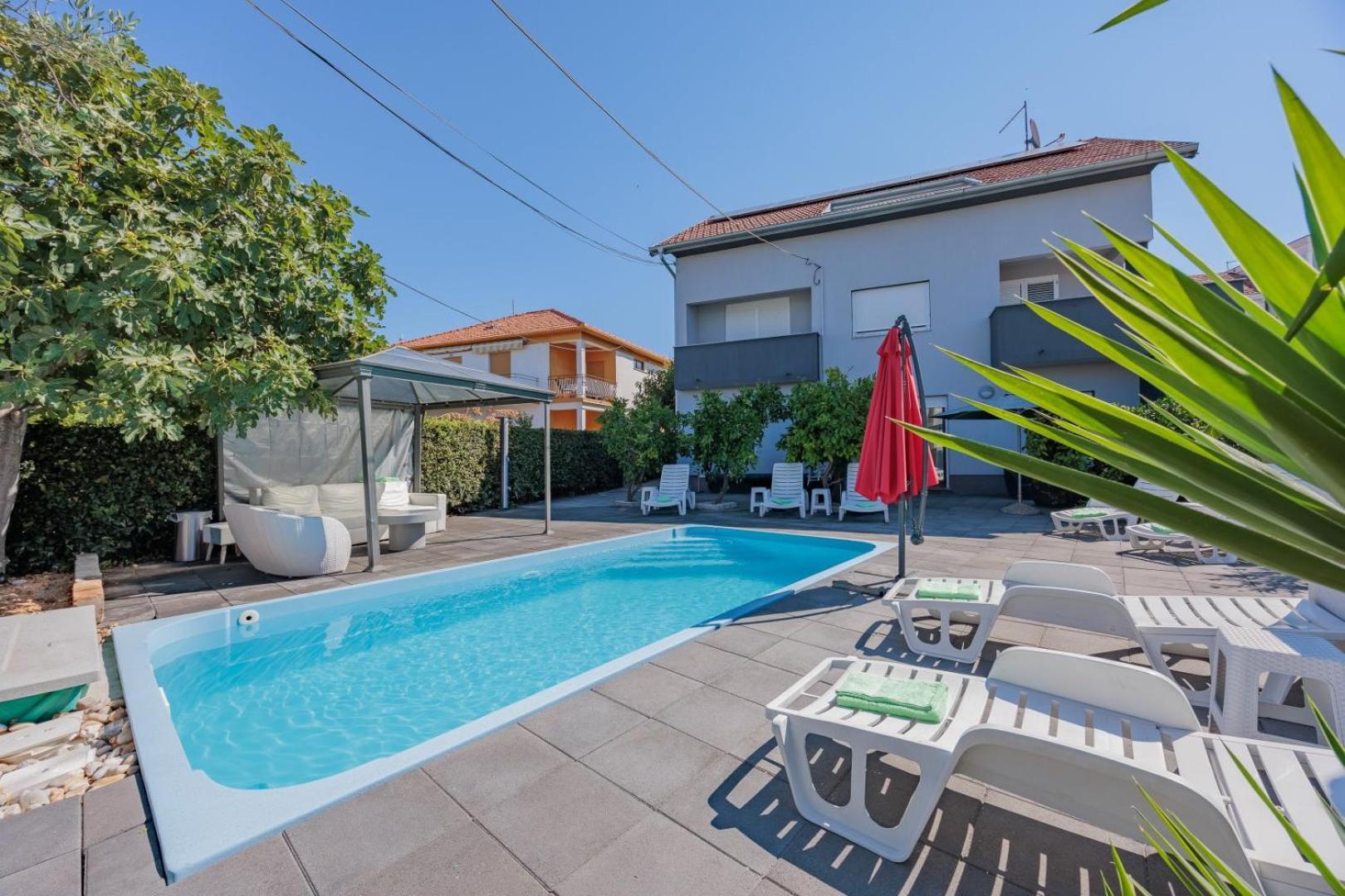 Crowonder Lucky Holiday House With Pool And Patio 30 Meters From The Beach Zadar Exterior foto