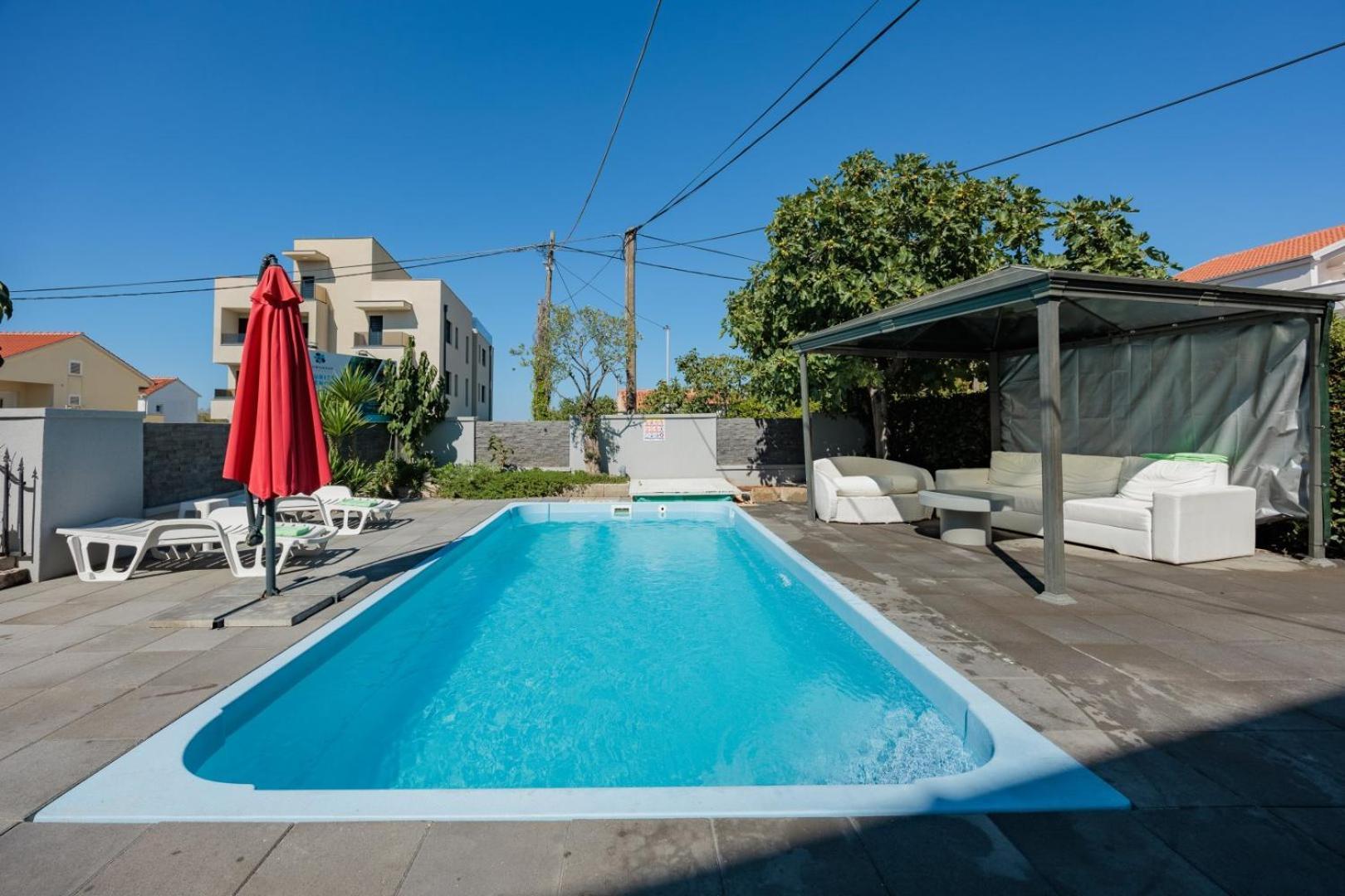 Crowonder Lucky Holiday House With Pool And Patio 30 Meters From The Beach Zadar Exterior foto